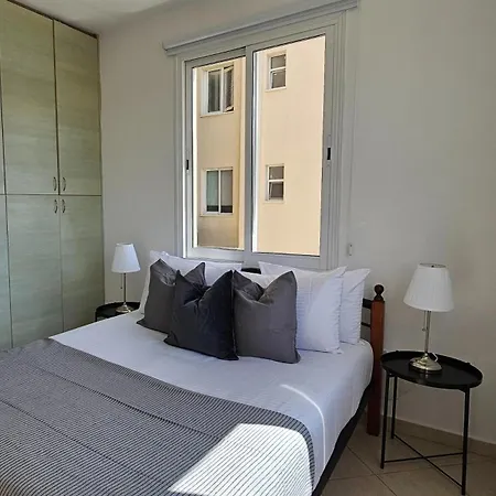 Phaedrus Living Avenue Apartment *